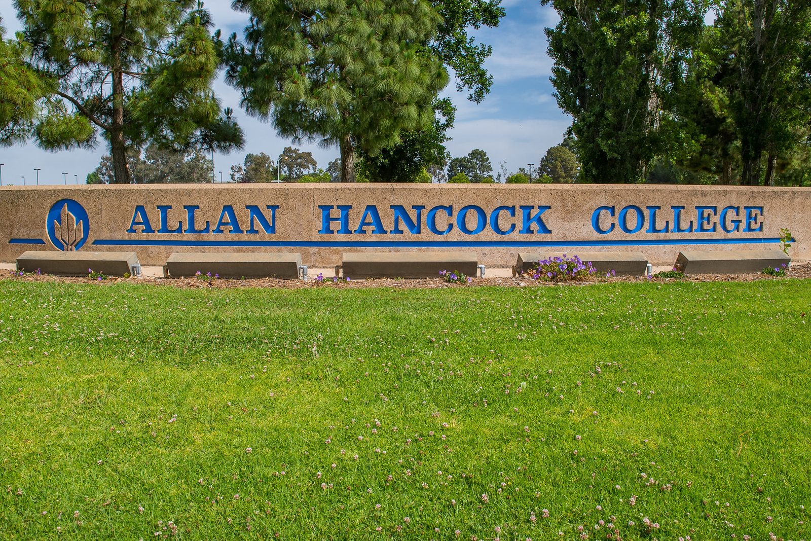 Entrance sign at Allan Hancock College in Santa Maria