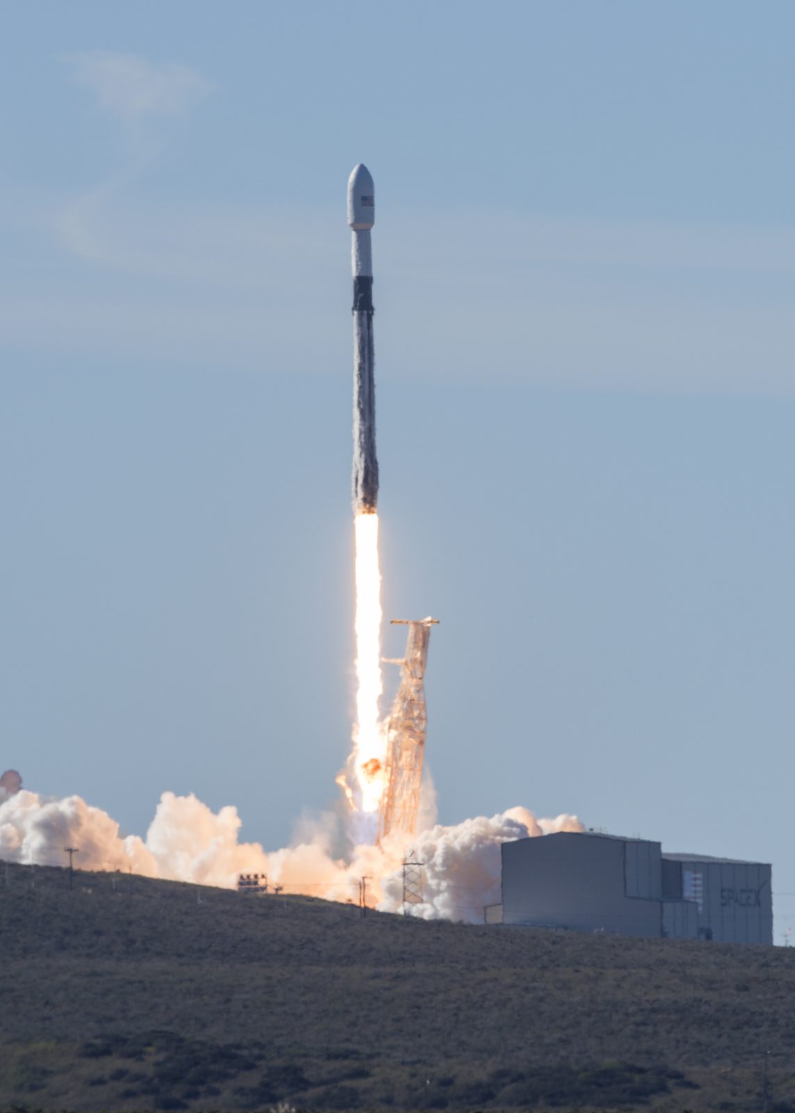 The Falcon 9 carrying the SSO-A SmallSat Express rideshare mission lifts off from Space Launch Complex 4-East in December 2018. Transporter-18 is part of the same SpaceX rideshare program.